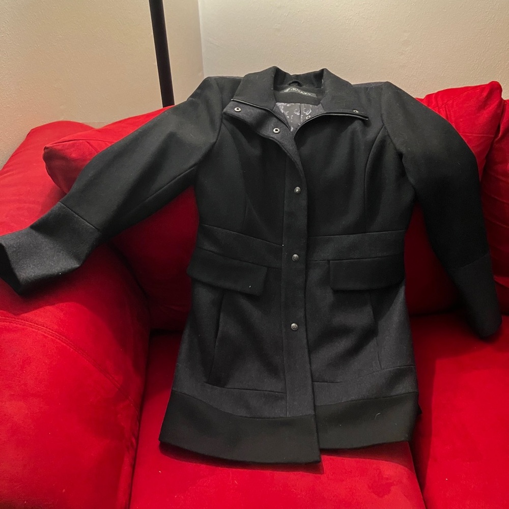GUESS wool peacoat in size medium in EUC!